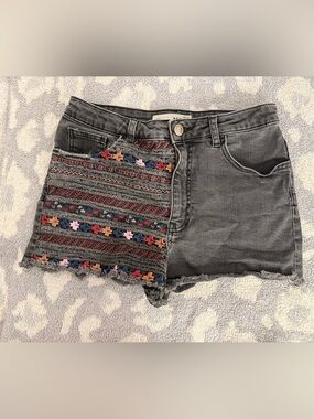 Moto Gray Embroidered Denim Shorts size w28